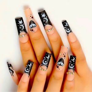 🍒🍒 Crescent Moon Black French Tip Nails